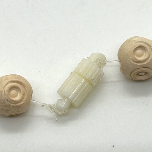 Vintage Carved Celluloid Bead Necklace With Floral & Swirl Designs In Cream Ivor - Picture 8 of 12